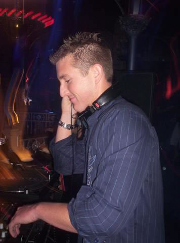 DJ Scott Thompson at opening night Club Paris Orlando 12-30-04.